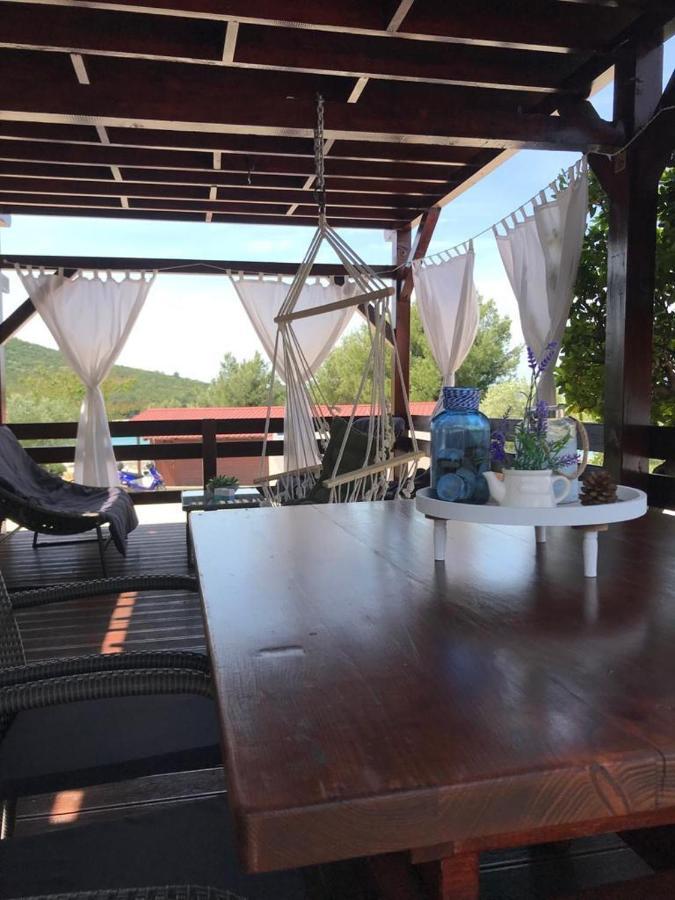 Mobile Home Tomic Tisno Esterno foto